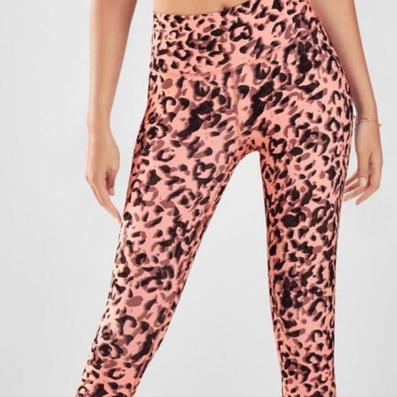 FABLETICS High-waisted Power Hold Pink Leopard Print Leggings NWOT - Picture 2 of 4